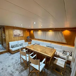  Bateau-hôtel Yate Aloha